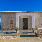 Nikolakos Villa